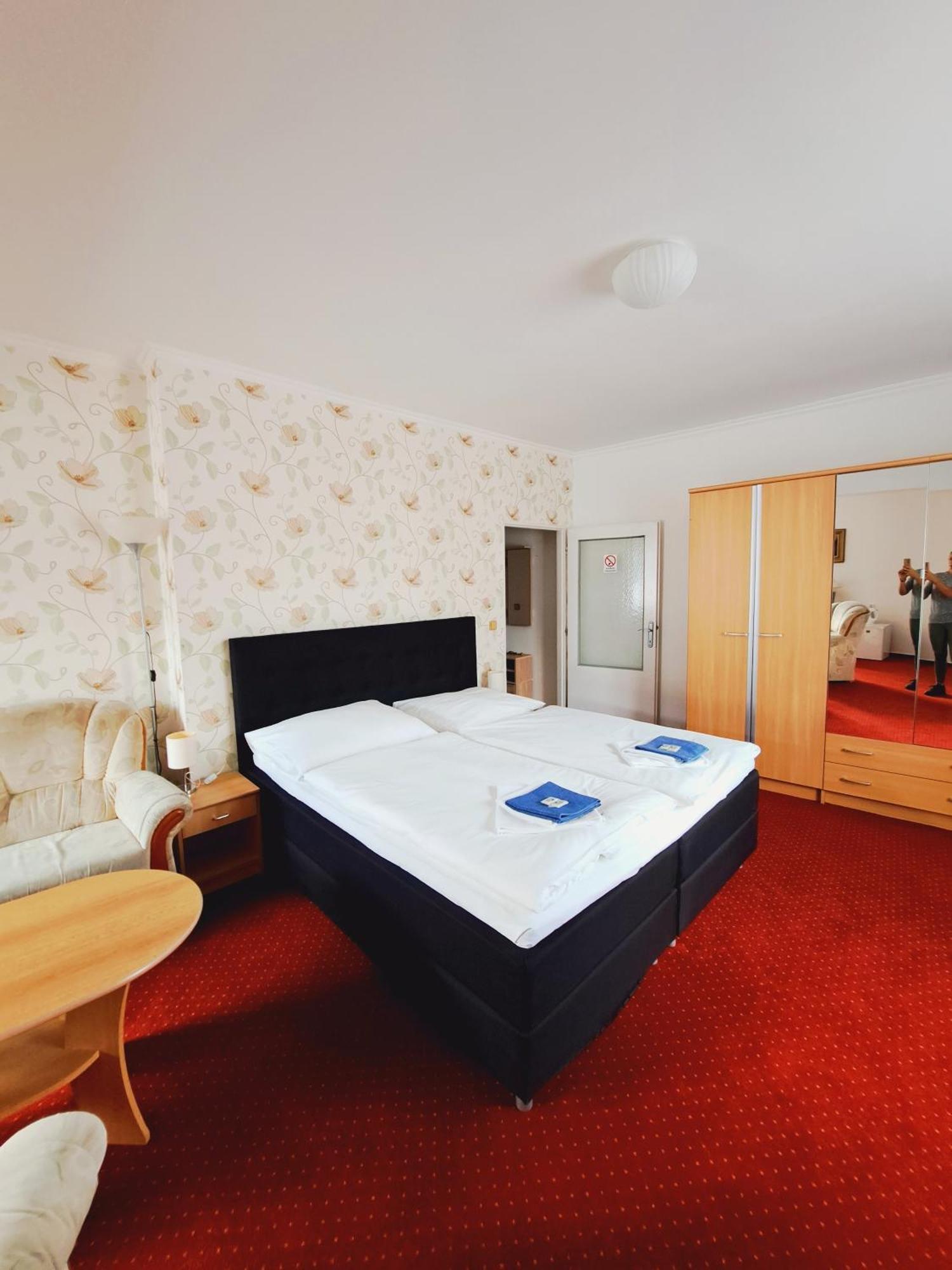 Hotel Grand Танвалд Екстериор снимка