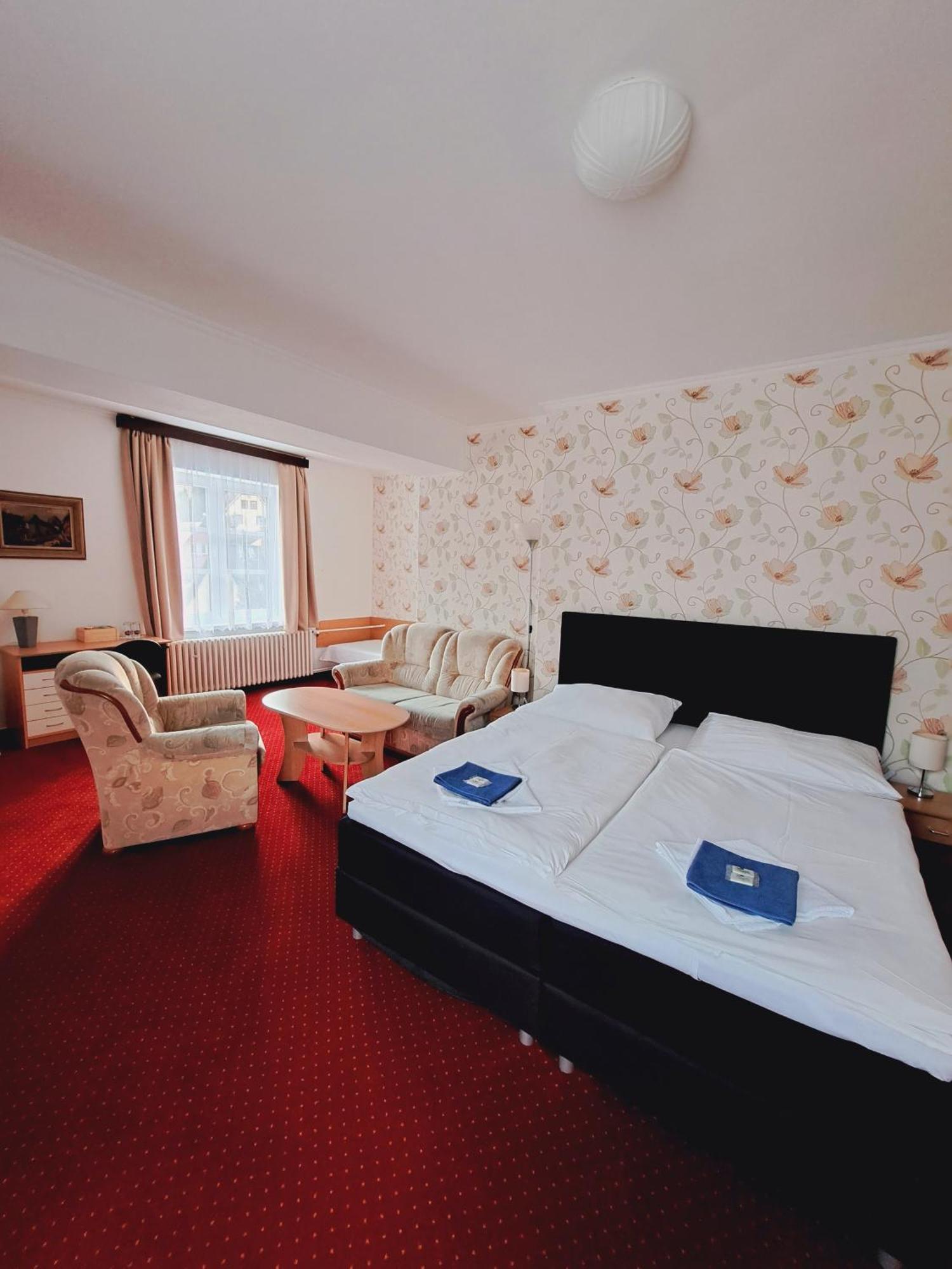 Hotel Grand Танвалд Екстериор снимка
