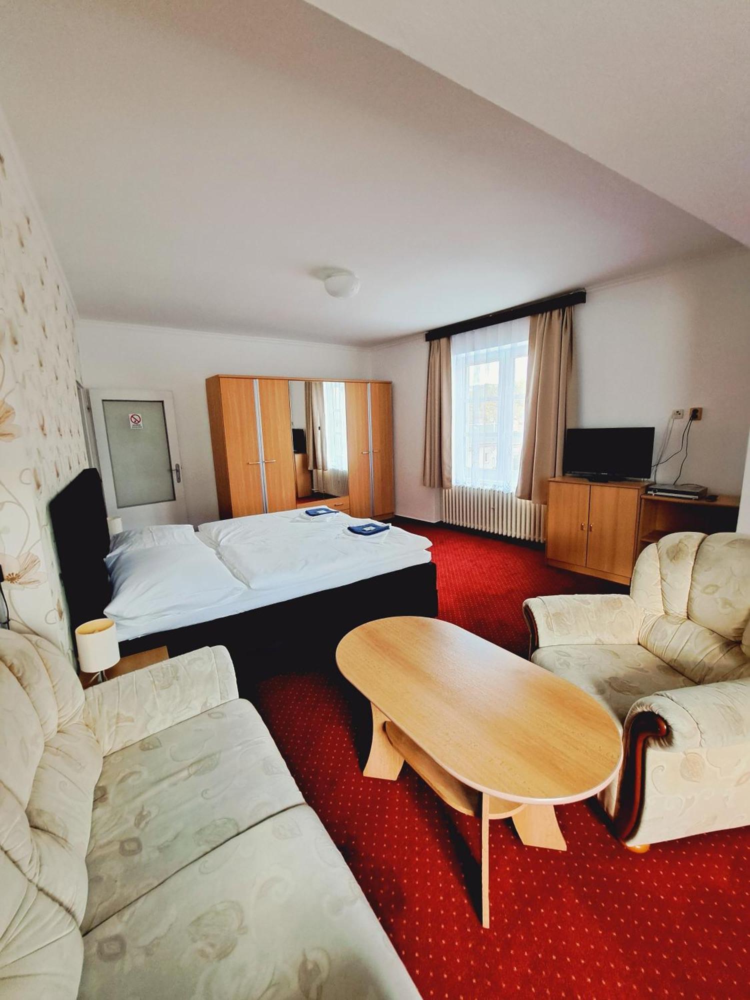 Hotel Grand Танвалд Екстериор снимка