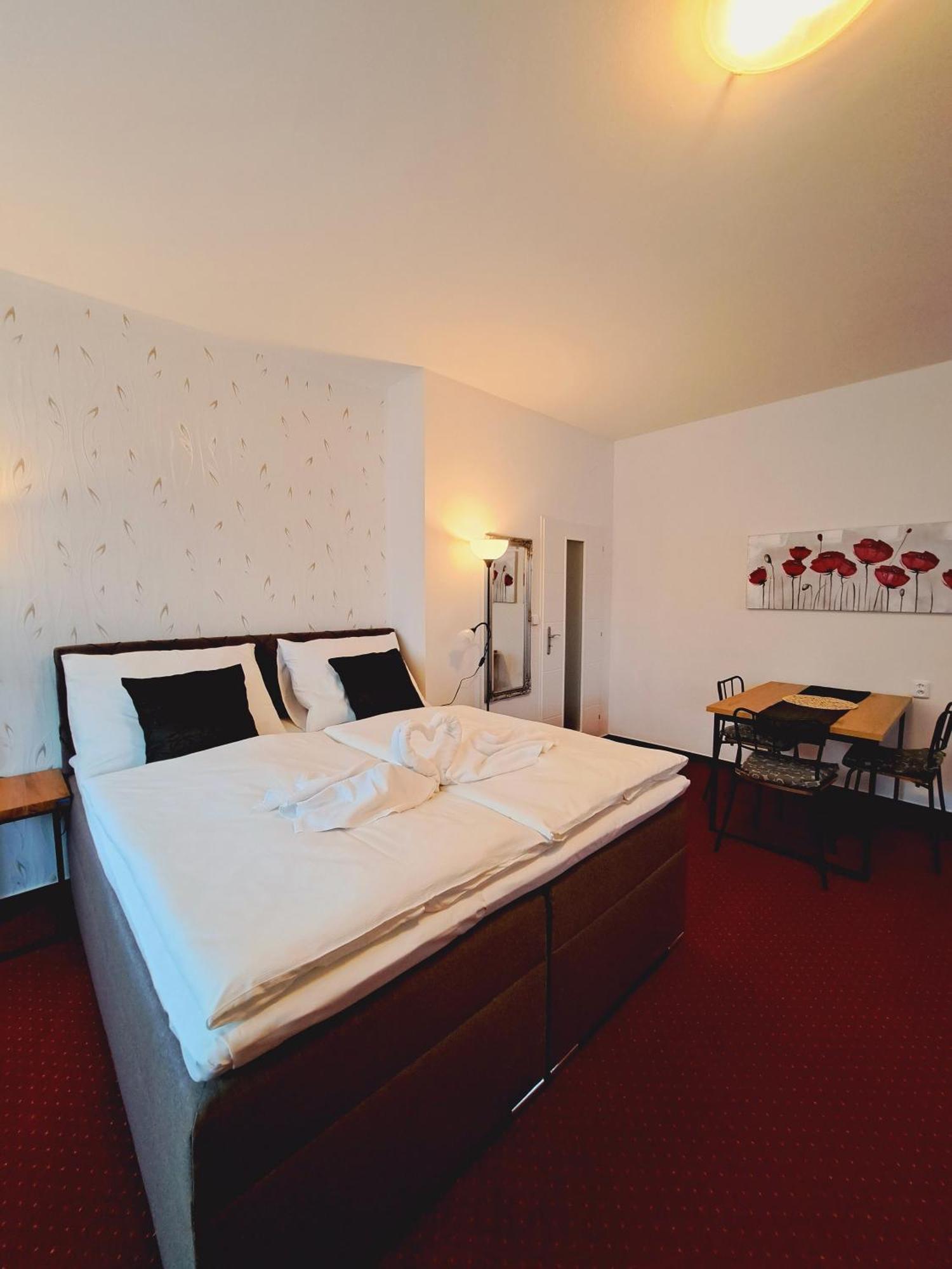 Hotel Grand Танвалд Екстериор снимка