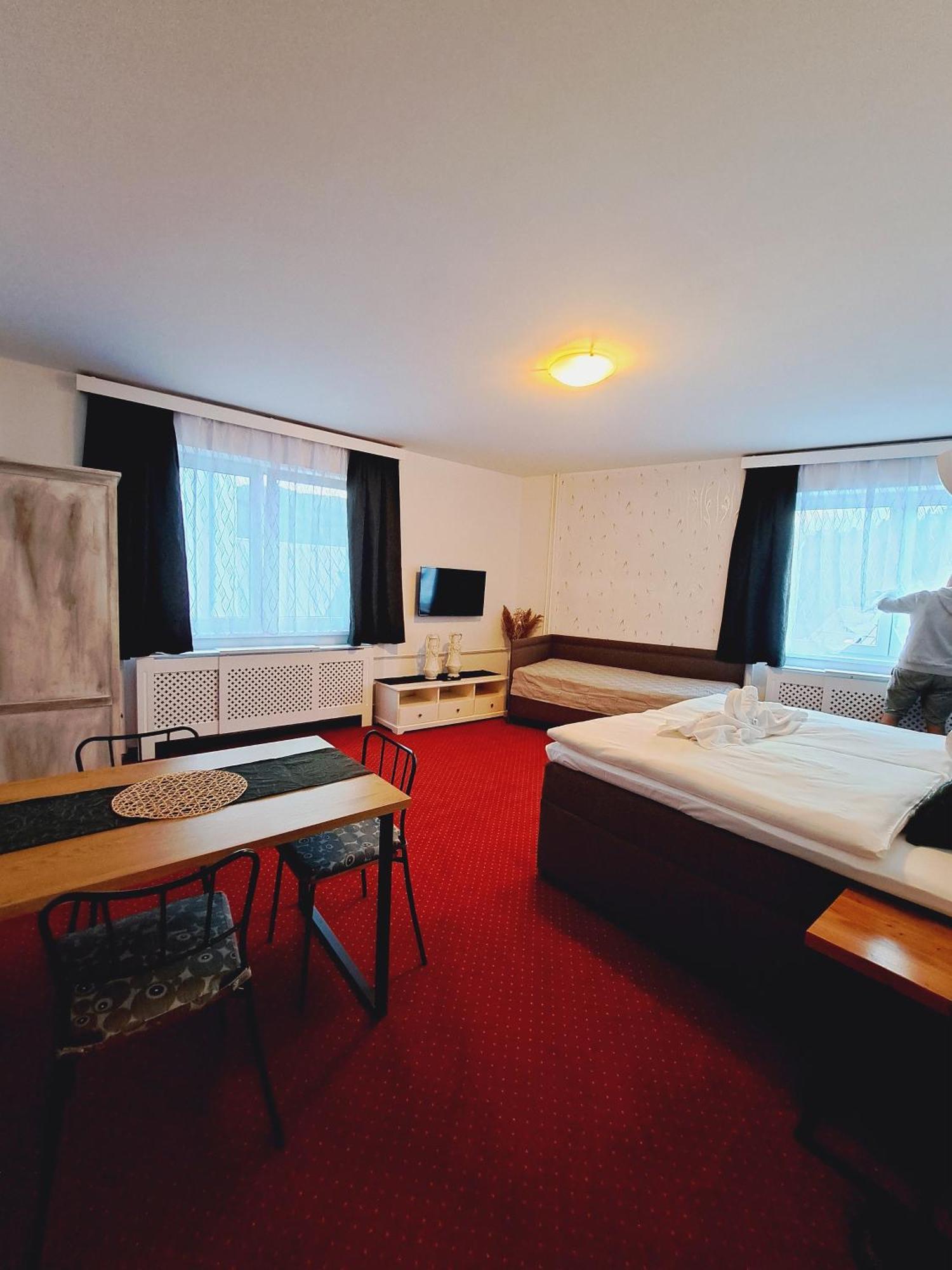 Hotel Grand Танвалд Екстериор снимка
