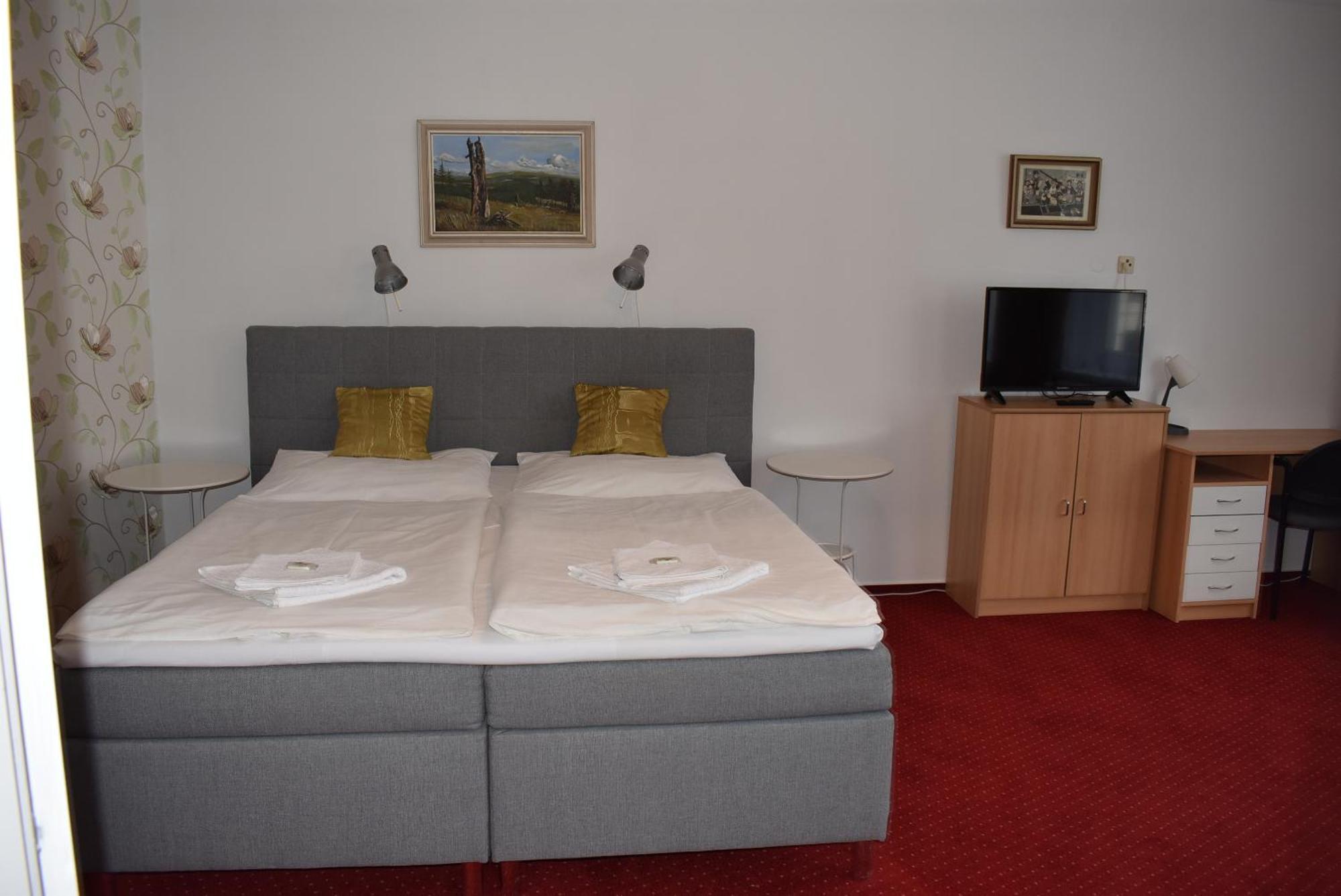 Hotel Grand Танвалд Екстериор снимка