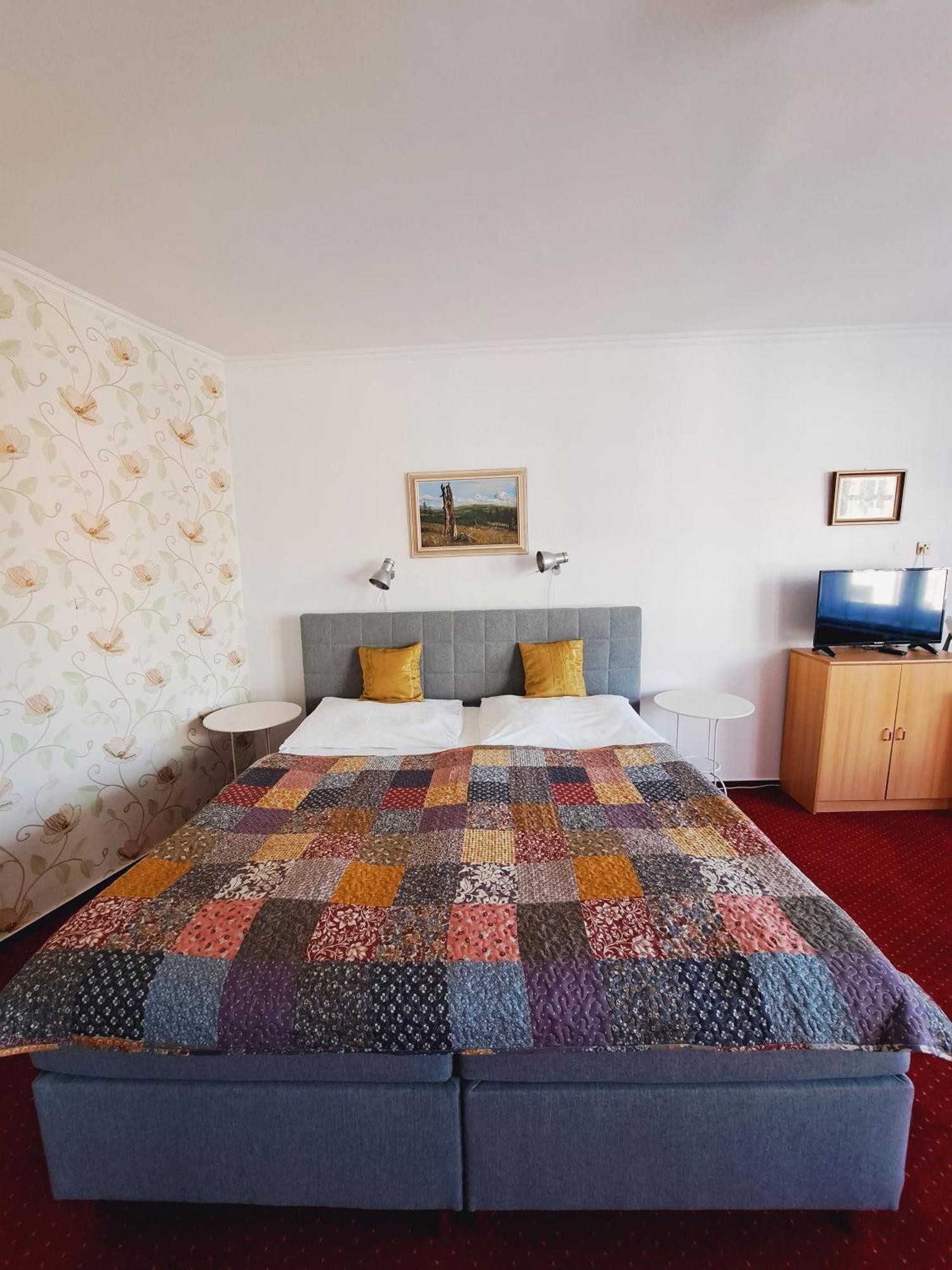 Hotel Grand Танвалд Екстериор снимка