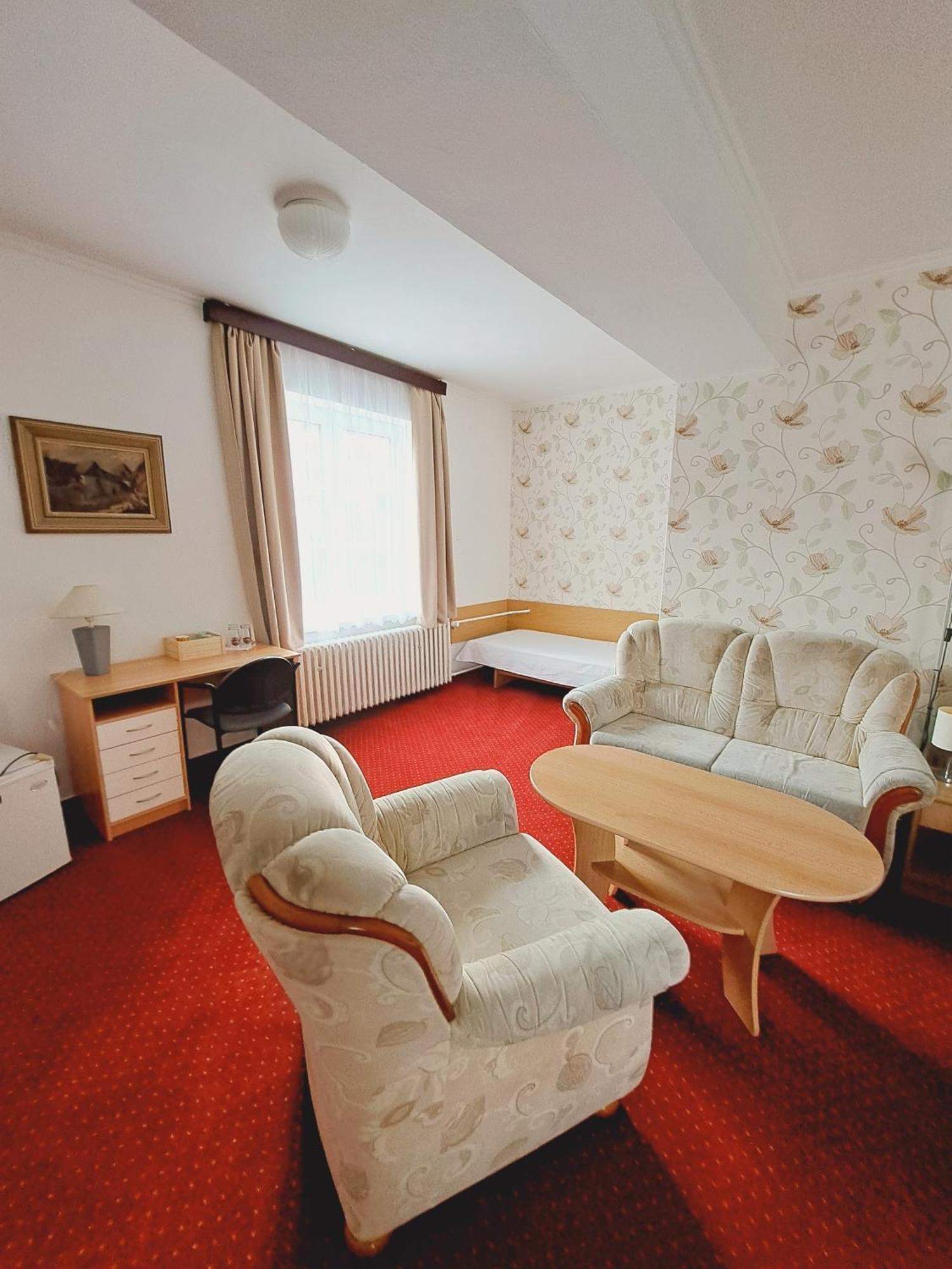 Hotel Grand Танвалд Екстериор снимка