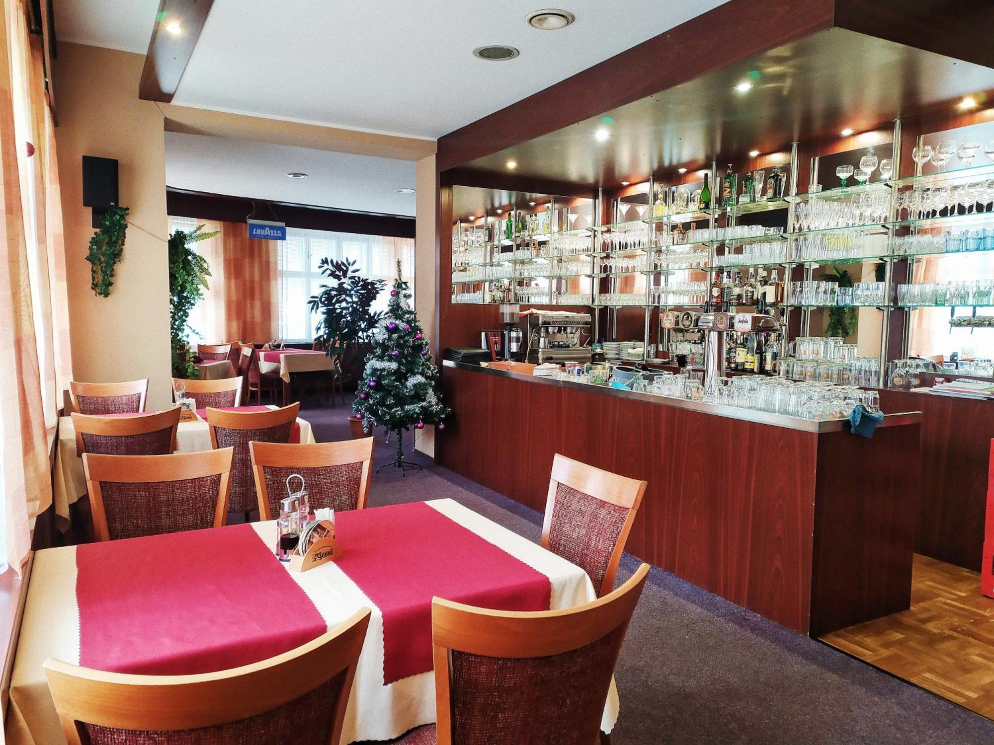Hotel Grand Танвалд Екстериор снимка