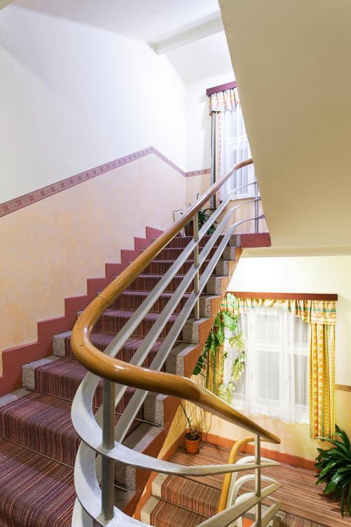 Hotel Grand Танвалд Екстериор снимка
