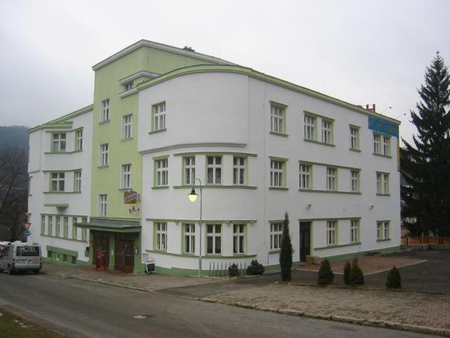 Hotel Grand Танвалд Екстериор снимка